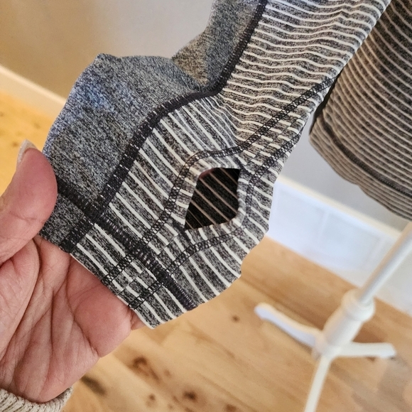 Lululemon crosstrain pullover size 8 - Picture 8 of 8